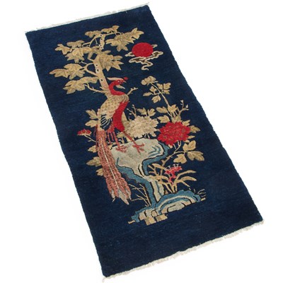 Lot 914 - A CHINESE BAOTOU RUG