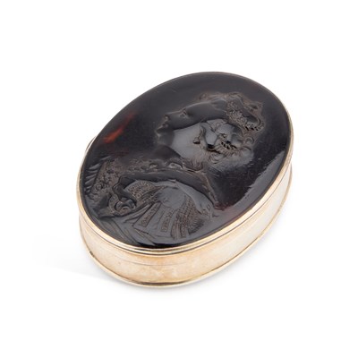Lot 534 - A QUEEN ANNE SILVER-MOUNTED TORTOISESHELL SNUFF BOX