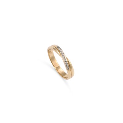 Lot 312 - A 9 CARAT GOLD DIAMOND CROSSOVER RING