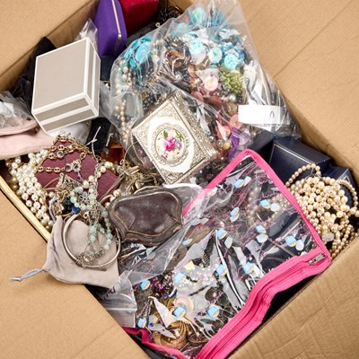 Lot 313 - A VERY LARGE COLLECTION OF COSTUME JEWELLERY