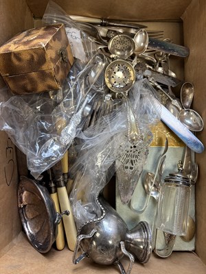 Lot 79 - A BOX OF COLLECTABLES