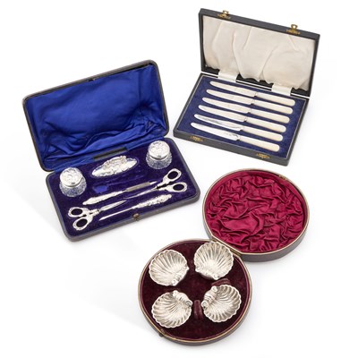 Lot 414 - A MIXED GROUP OF VICTORIAN AND LATER SILVER