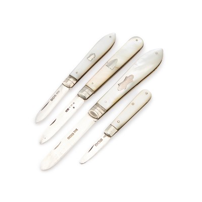 Lot 344 - A GROUP OF FOUR SILVER AND MOTHER-OF-PEARL FOLDING FRUIT KNIVES