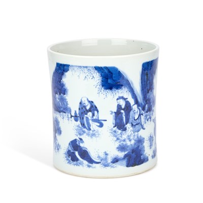 Lot 629 - A CHINESE BLUE AND WHITE PORCELAIN BRUSH POT (BITONG)