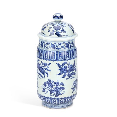 Lot 583 - A CHINESE BLUE AND WHITE COVERED JAR