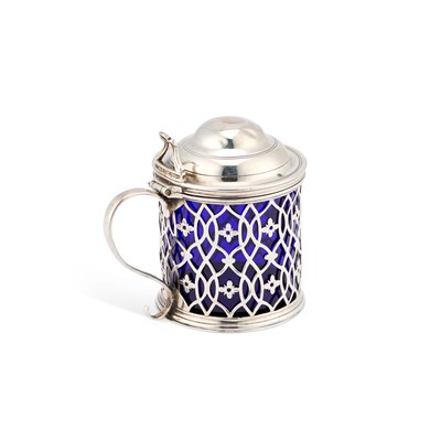 Lot 235 - A GEORGE III SILVER MUSTARD POT
