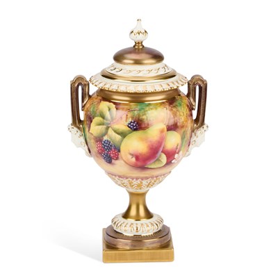 Lot 153 - A ROYAL WORCESTER FRUIT-PAINTED VASE AND COVER