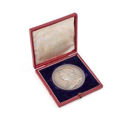 Lot 9 - A QUEEN VICTORIA DIAMOND JUBILEE COMMEMORATIVE SILVER MEDAL