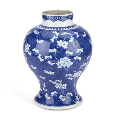 Lot 574 - A LARGE CHINESE BLUE AND WHITE VASE