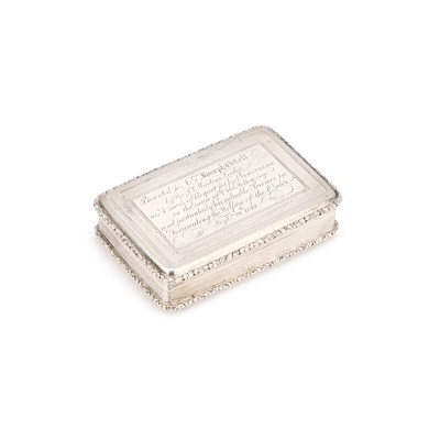 Lot 462 - A VICTORIAN SILVER SNUFF BOX
