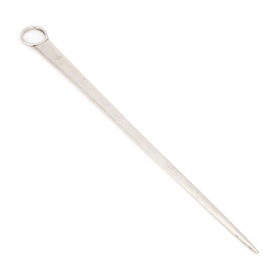 Lot 297 - A LARGE GEORGE III PROVINCIAL SILVER MEAT SKEWER