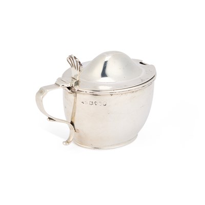 Lot 424 - A VICTORIAN SILVER MUSTARD POT