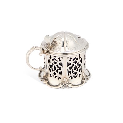 Lot 425 - A VICTORIAN SILVER MUSTARD POT