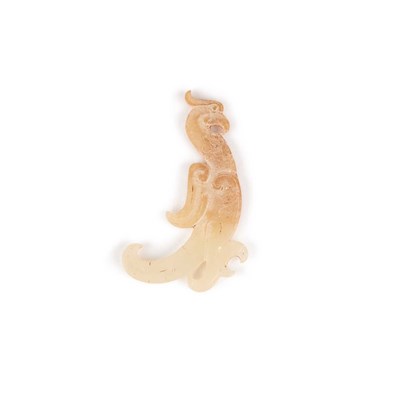 Lot 256 - A CHINESE ZOOMORPHIC JADE PENDANT