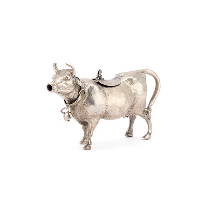 Lot 256 - A DUTCH SILVER COW CREAMER