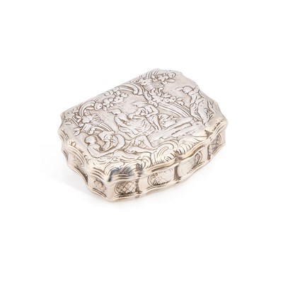 Lot 273 - AN 18TH CENTURY FRENCH SILVER SNUFF BOX