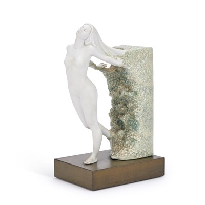 Lot 127 - A LLADRÓ 'RENOVATIO' PORCELAIN FIGURINE