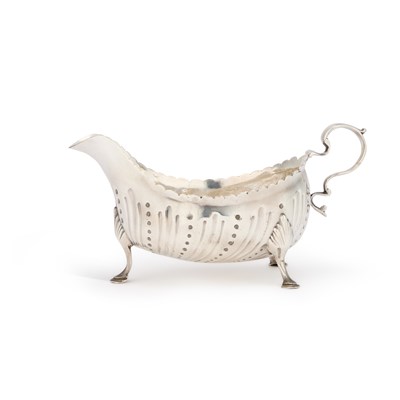 Lot 281 - A GEORGE III IRISH PROVINCIAL SILVER SAUCEBOAT