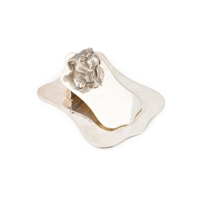 Lot 385 - A GEORGE V SILVER NOVELTY DESK CLIP