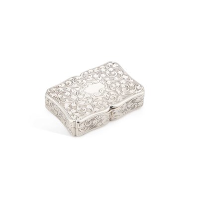 Lot 464 - AN EARLY VICTORIAN SILVER SNUFF BOX