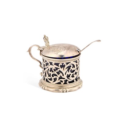 Lot 436 - AN EARLY VICTORIAN SILVER MUSTARD POT