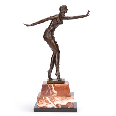 Lot 852 - A BRONZE FIGURE OF A DANCER