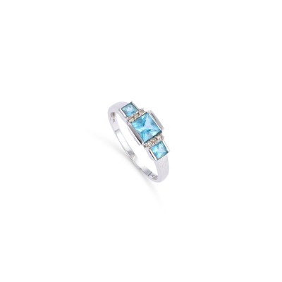 Lot 709 - A 9 CARAT WHITE GOLD BLUE TOPAZ AND DIAMOND RING