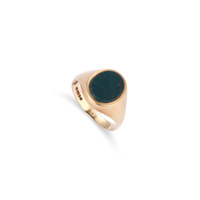 Lot 692 - A 9 CARAT GOLD BLOODSTONE SIGNET RING