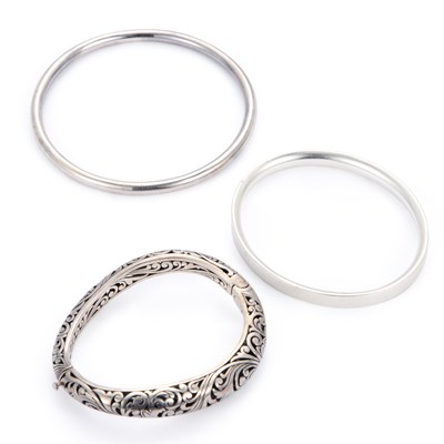 Lot 696 - A GROUP OF BANGLES