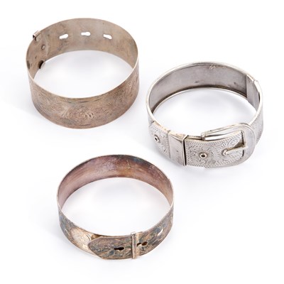 Lot 699 - THREE NOVELTY BANGLES