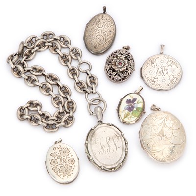Lot 755 - A VICTORIAN SILVER MARINER LINK NECKLACE AND A GROUP OF SILVER LOCKET PENDANTS