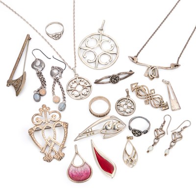 Lot 694 - A GROUP OF CELTIC JEWELLERY
