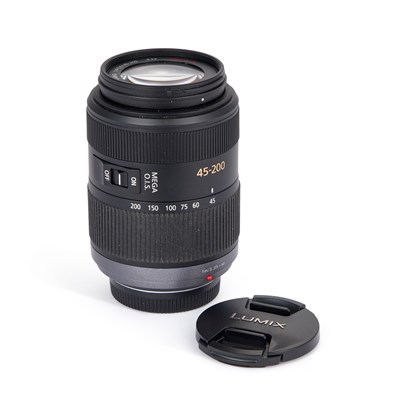Lot 833 - A PANASONIC LUMIX G VARIO 45-200MM F/ 4-5.6 MEGA O.I.S. AUTOFOCUS CAMERA LENS
