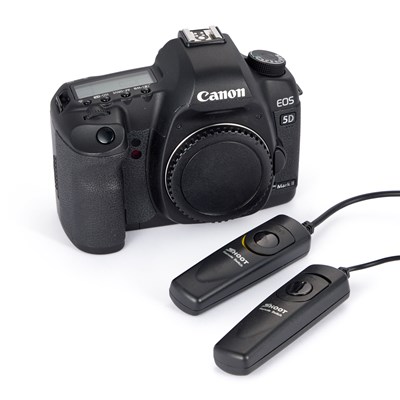 Lot 831 - A CANON EOS 5D MARK II DSLR CAMERA BODY