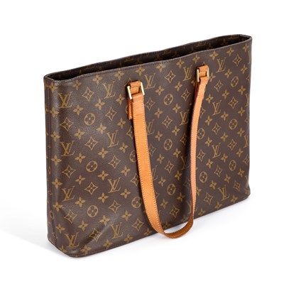 Lot 38 - A LOUIS VUITTON LUCO TOTE BAG