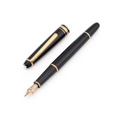 Lot 821 - A MONTBLANC MEISTERSTUCK FOUNTAIN PEN