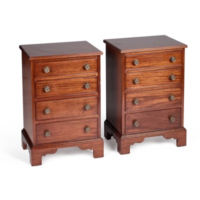 Lot 992 - A PAIR OF GEORGE III STYLE MAHOGANY CHESTS OF DRAWERS