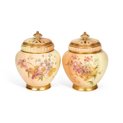 Lot 152 - A PAIR OF ROYAL WORCESTER POT POURRI VASES AND COVERS