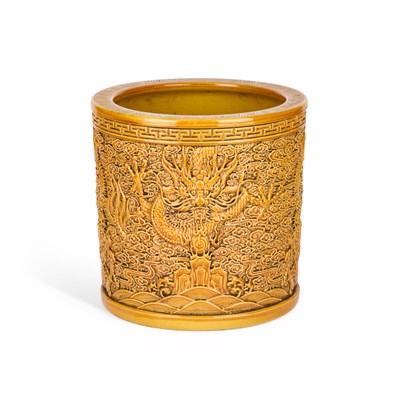 Lot 625 - A CHINESE RELIEF-MOULDED PORCELAIN BRUSH POT, BITONG