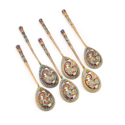 Lot 247 - A SET OF SIX RUSSIAN SILVER-GILT AND CLOISONNÉ ENAMEL TEASPOONS