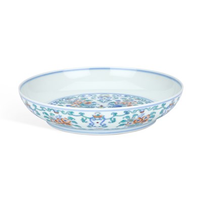 Lot 564 - A CHINESE DOUCAI PORCELAIN DISH