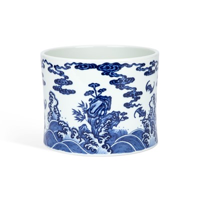 Lot 552 - A CHINESE BLUE AND WHITE PORCELAIN BRUSH POT