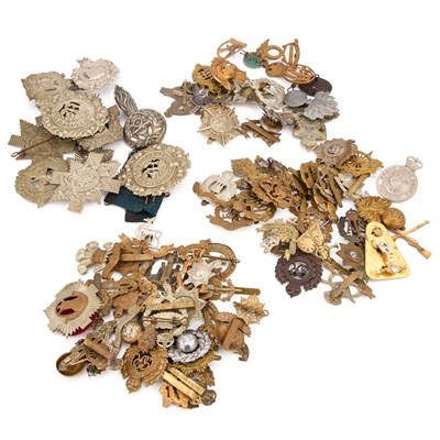Lot 24 - A COLLECTION OF CAP BADGES