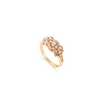 Lot 768 - A VICTORIAN 18 CARAT GOLD DIAMOND AND SEED PEARL RING