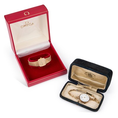 Lot 738 - A LADY'S 9CT GOLD OMEGA BRACELET WATCH