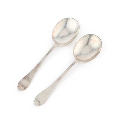 Lot 272 - A PAIR OF EDWARDIAN SILVER TREFID SERVING SPOONS