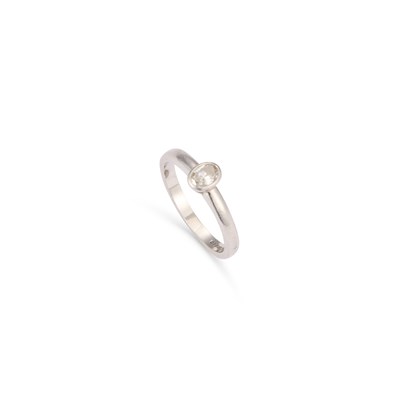 Lot 879 - A PLATINUM SOLITAIRE OVAL-CUT DIAMOND RING