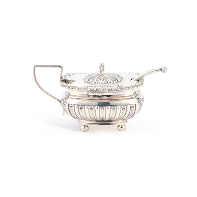 Lot 469 - A VICTORIAN SILVER MUSTARD POT