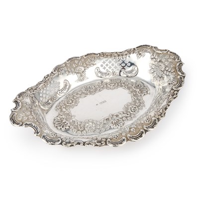 Lot 477 - A VICTORIAN SILVER TABLE DISH