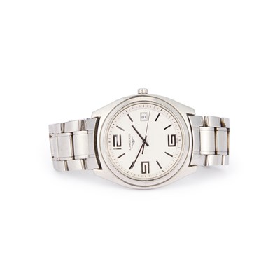Lot 691 - A GENTS STEEL LONGINES BRACELET WATCH